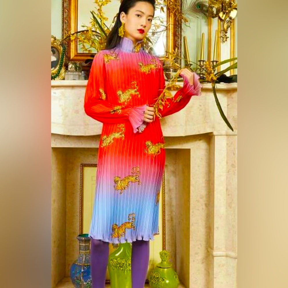 Mukzin brand ombré pleated midi dress